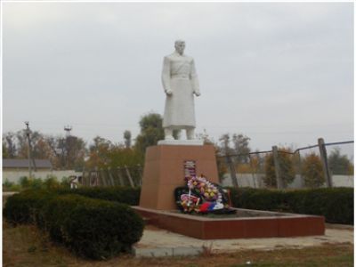 Братская могила советских воинов, погибших в боях с фашистскими захватчиками