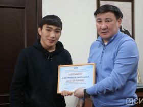 «Бороться как лев»: чемпиона первенства Европы Льва Павлова чествовали в Минспорте Якутии