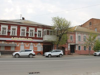 Контора общества водопроводов и жилой дом