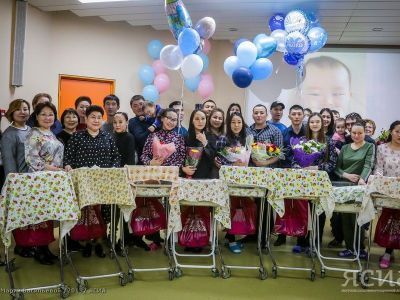 В День семей в Якутске торжественно выписали тринадцать младенцев