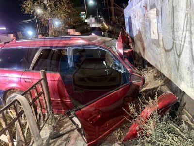 На Хатын-Юряхском шоссе Якутска водитель без прав на большой скорости въехал в бетонную сваю