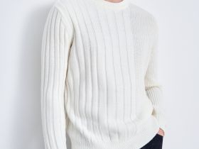 Джемпер с округлым вырезом прямого силуэта