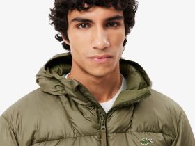 Мужской короткий влагоотталкивающий и ветроустойчивый пуховик Lacoste с капюшоном