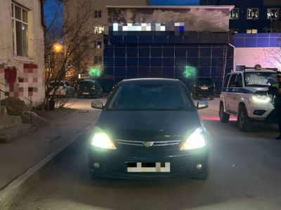 Два подростка пострадали при наезде автомобиля в Якутске