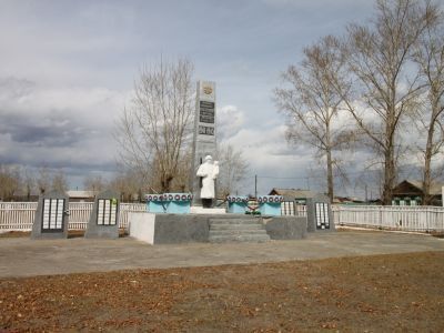 Памятник воинам-землякам, погибшим на фронтах Великой Отечественной войны