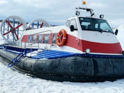 По маршруту Якутск - Нижний Бестях начали курсировать суда на воздушной подушке