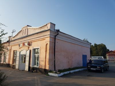 Каменный дом середины XIX века, ныне продуктовый магазин