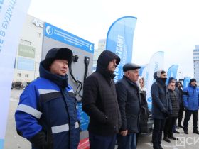 В Якутске на Комсомольской площади представили технику на газомоторном топливе
