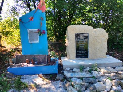 Высота 352,1, на которой рядовой Г.С. Овчинников закрыл телом амбразуру дзота противника. За этот подвиг Г.Г. Овчинникову присвоено звание Героя Советского Союза. Здесь же совершил боевой подвиг командир 2-й стрелковой роты 83-й горно-стрелковой Туркестан