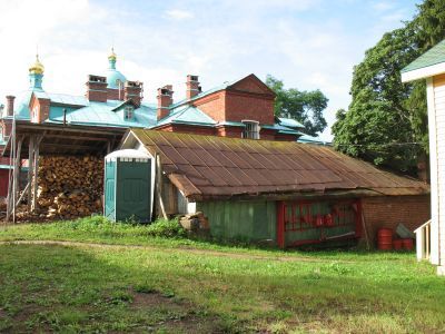Дровяник с погребами