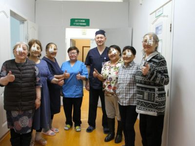 Мобильные офтальмологи провели операции в Оленекском районе. Самому старшему пациенту — 87 лет