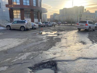 Двух детей сбили автомобилисты во вторник в Якутске. Обе девочки госпитализированы