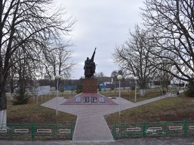 Братская могила советских воинов