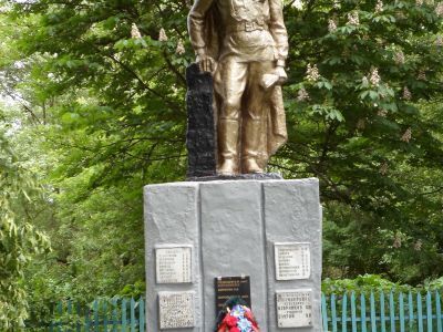 Братская могила воинов Советской Армии, погибших в период Великой Отечественной войны