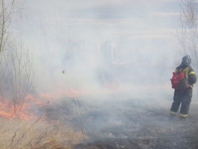 На Зеленом лугу в Якутске произошло возгорание сухой травы