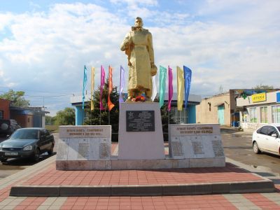 Братская могила советских воинов, погибших в боях с фашистскими захватчиками