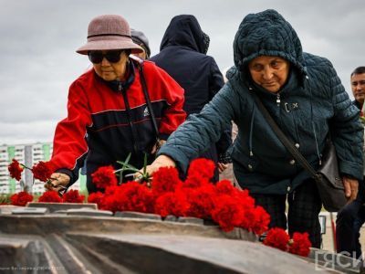 В Якутске возложили цветы к монументу «Воинам-победителям» в честь 80-летия победы в Курской битве
