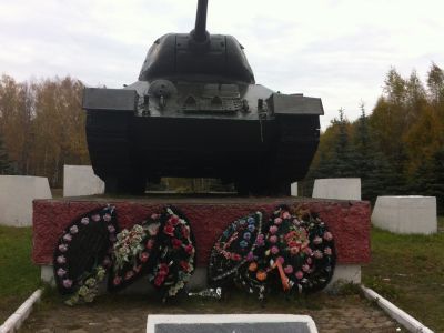 Памятник боевой славы - "Танк Т-34", установленный в ознаменование победы советского народа в Великой Отечественной войне 1941-1945 гг.