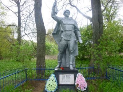 Братская могила с захоронением воинов, павших в период Великой Отечественной войны 1941-1945 гг.