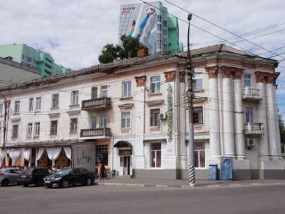 Дом Энгельсского Горкомхоза, архитекторы А.Любомудров, Щукарев