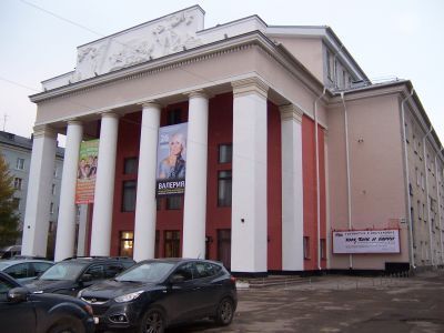Здание театра