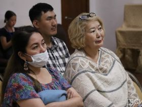 Не заменяйте игрушки и общение гаджетом: о пользе и вреде смартфонов для детей рассказала психолог