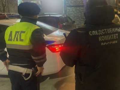 Следственные органы ведут проверку по факту погони с сотрудником ГИБДД на кузове автомобиля