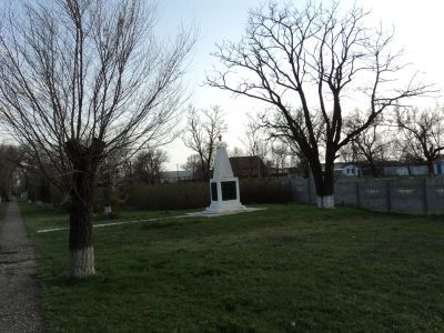 Обелиск участникам гражданской войны