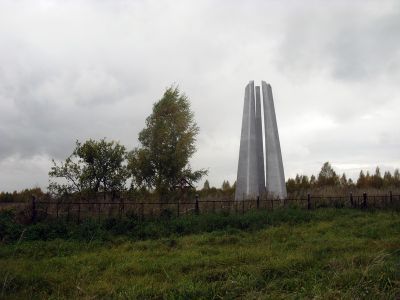 Памятный знак-обелиск в зоне, где в июне-июле 1944г. сражались и успешно форсировали реку Вуоксу воины 142, 10, 92 стрелковых дивизий и других частей 23 армии Ленфронта. Поблизости – памятное место, где в июле 1944 г. погиб начальник политотдела 142 с.д. 