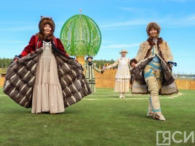 Валериана Никифорова завоевала Гран-при конкурса национальных костюмов на Ысыахе Олонхо