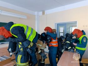 Спасение и эвакуация: как прошли учения пожарных в школе № 24 Якутска
