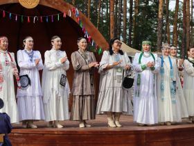 Показ национальной одежды состоялся на Ысыахе Олонхо