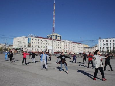 В Якутске снова начались утренние зарядки на площадях и стадионах