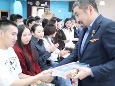 Участники Елки главы Якутии встретились с героями СВО и спортсменами