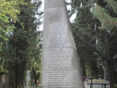 Братская могила мирных жителей - жертв фашистского террора