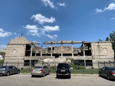 Здание Дворца культуры цементников, где в 1942 г. были остановлены немецко-фашистские захватчики и проходила линия фронта