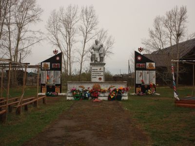 Памятник воинам-землякам, погибшим на фронтах Великой Отечественной войны