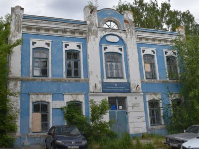 Каменный двухэтажный дом