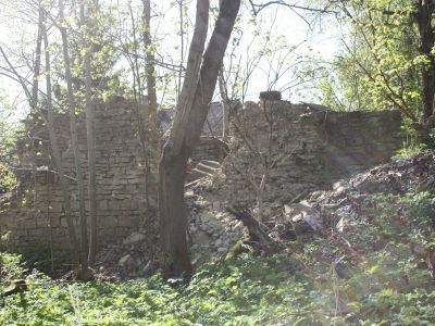 Сарай каменный