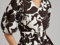 Свободное платье макси с поясом