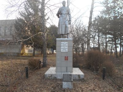 Братская могила советских воинов, погибших в боях с фашистскими захватчиками