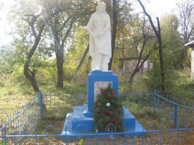 Братская могила 10 советских воинов, погибших в 1943 г. в боях с немецко-фашистскими захватчиками