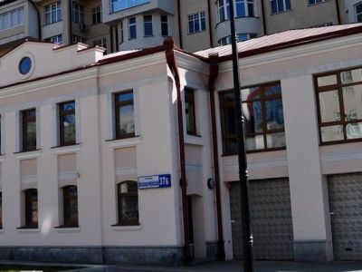 Одноэтажный деревянный флигель