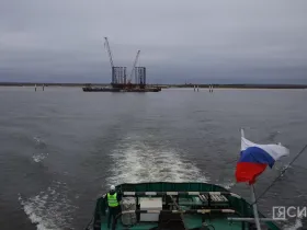 Делегация Совета Федерации ознакомилась с ходом строительства Ленского моста