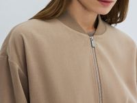 Бомбер, Бежевый