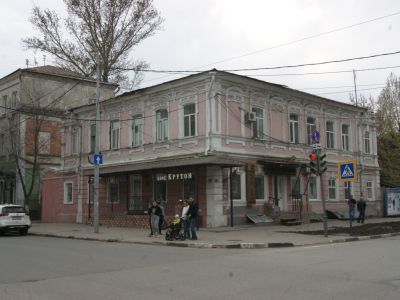 Двухэтажный жилой дом