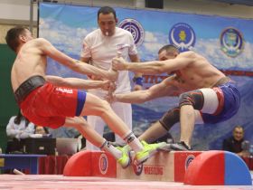 Сенсационно завершился турнир по мас-рестлингу Харлампия Васильева в Якутске