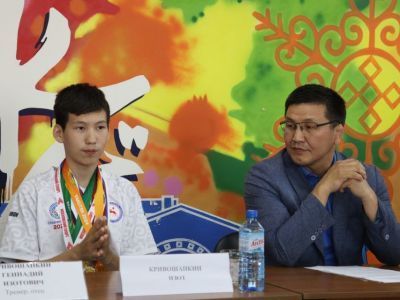 В Якутске чествовали победителя первенства России по настольному теннису Изота Кривошапкина