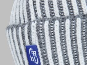 Вязаная шапка из коллаборации с maneken