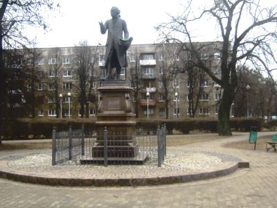 Памятник И. Канту (ск. Х.Д. Раух, 1857 г., бронза, гранит, реконструкция Х. Хааке)